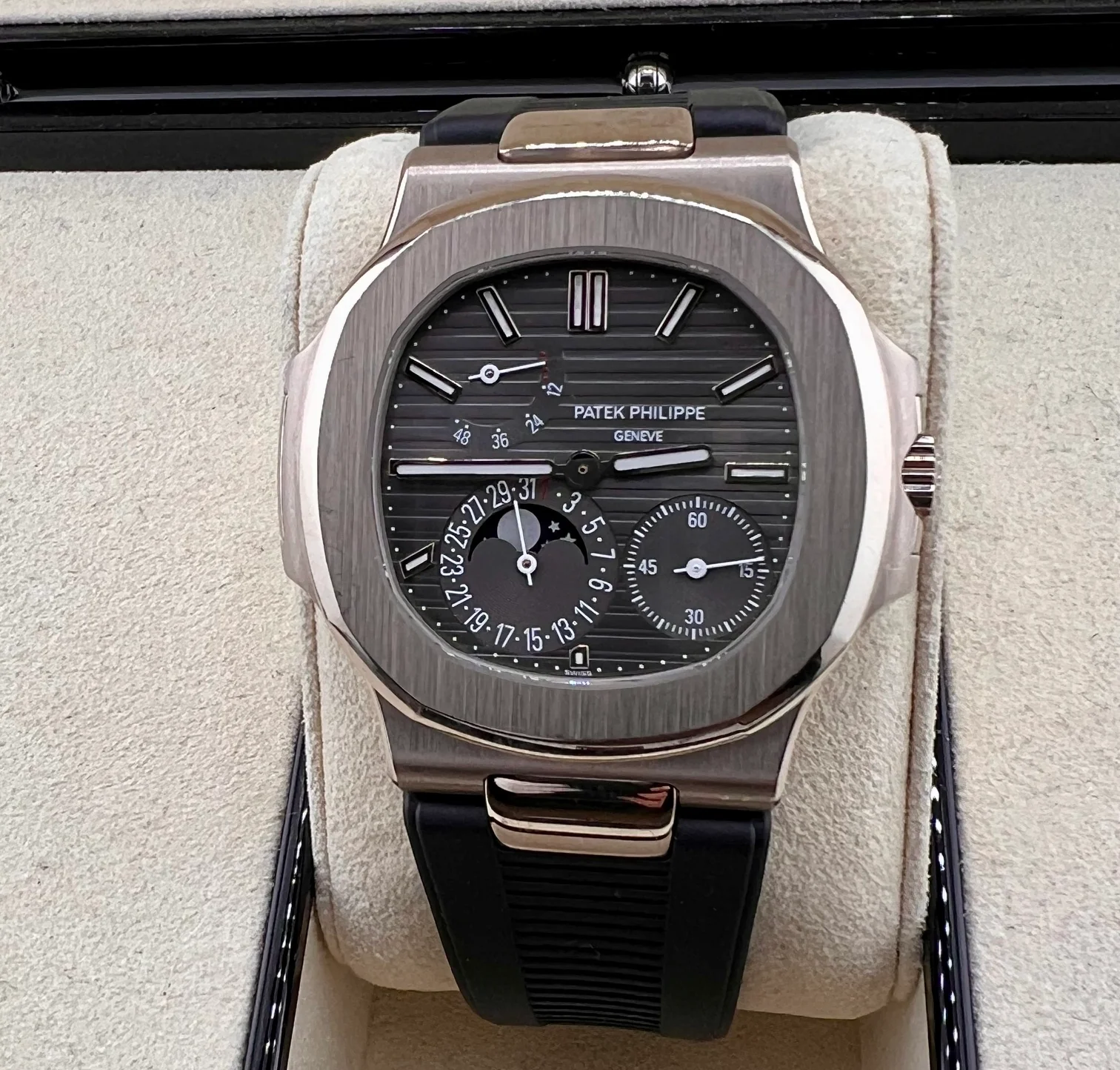 Patek Philippe Nautilus Full Set Geneva Seal 5712G 2009